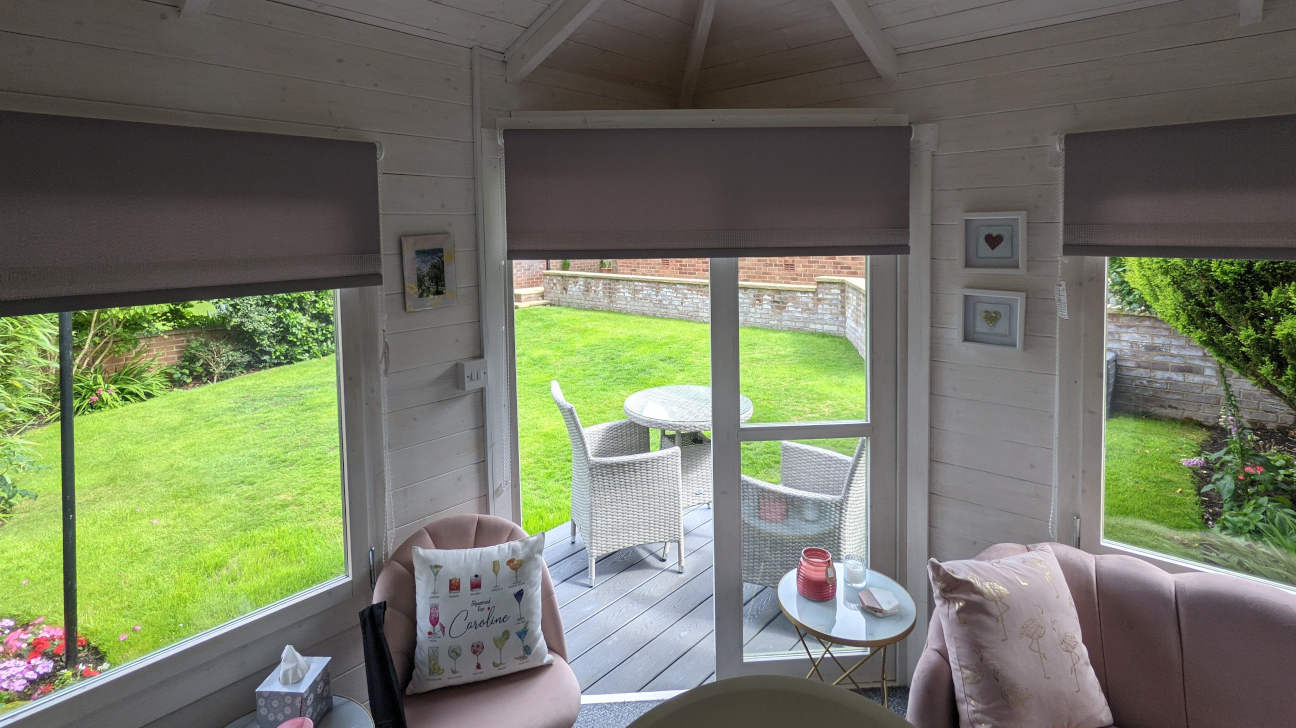 Bathroom with moisture-resistant roller blinds